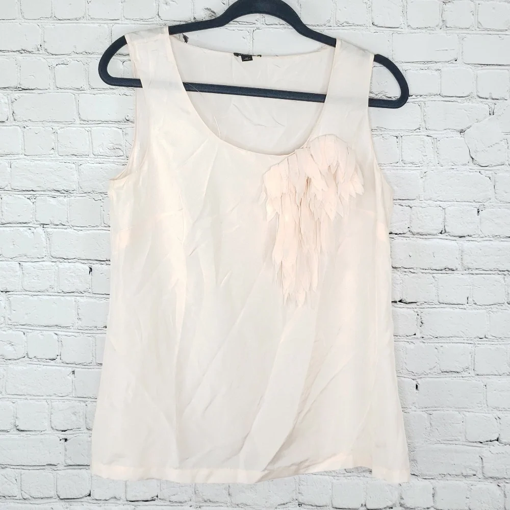 Ann Taylor blush silk tank with floral design szM - Picture 2 of 6